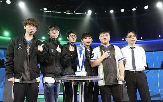 看似夸张 看似夸张